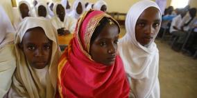 طالبة سودانية تنال "وسام التفوق" من البشير