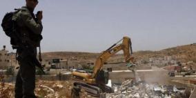 الاحتلال يخطر بوقف البناء في منزل