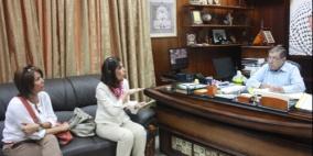 رئيس بلدية نابلس يلتقي وفدا من الجالية الفلسطينية في مقاطعة كاتالونيا