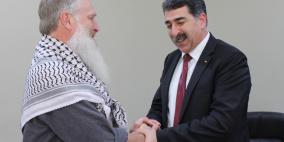 رئيس بلدية رام الله يستقبل وفداً من جامعة غيلفورد الأميركية