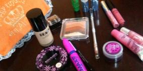 امرأة نيوزيلندية وضعت “لاصقا” بدلا من أحمر الشفاه