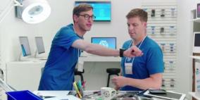 سامسونج تسخر من آيفون 6 وساعة آبل في حملة إعلانية جديدة