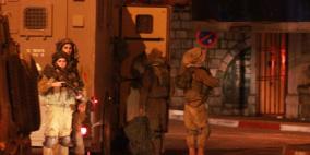 الاحتلال يعتقل شابين بحي المكبر في القدس المحتلة