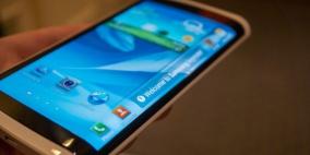 سامسونج تخطط لإطلاق هاتف بشاشة منحنية بثلاثة جوانب