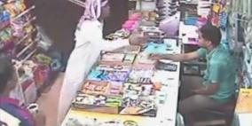 عائلة تستغل طفلا للسطو على متجر