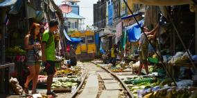 السوق الذي يعرّف من جديد عبارة "قطعني القطار"!