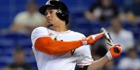 لاعب بيسبول أميركي يتفوق على ميسي ورونالدو