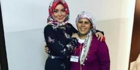 ممثلة أميركية شهيرة تلبس الحجاب