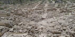 محدث: لـ"مخالفتها الشريعة".. داعش يواصل تدمير مقابر مخيم اليرموك