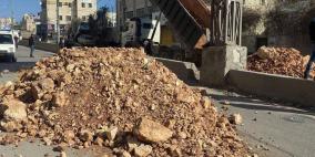 شبان محتجون يغلقون طريق قلنديا