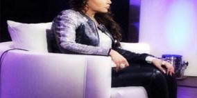 جمهور أحلام غاضب بسبب “بنطالها” الجلدي الضيق