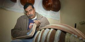 في غزة : صنع "العود" رغم افتقارة للخبرة والامكانيات