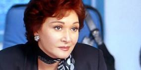 احتجاز الفنانة لبلبة في طائرة بريطانية