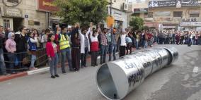 عرض تعبيري وسط رام الله تأكيداً على حقوق العاملين