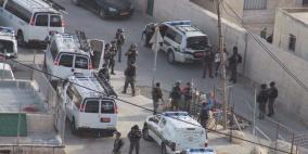 شقيقاته ال12.. الاحتلال يعتقل عائلة منفذ عملية المكبر