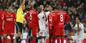 سوابق حكم "الكلاسيكو" تقلق ريال مدريد وبرشلونة