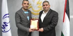 شركة الحجة تكرم الموظف المتميز والمثالي لديها