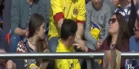 ميسي يكسر يد مشجعة مدريدية