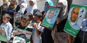 أهالي الأسرى المضربين يقدمون رسالة مناشدة للمفوض السامي