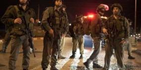 الاحتلال يعتقل 10 مواطنين احدهم بـ"عملية استخبارية"