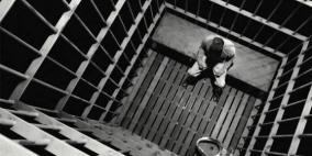 تحويل أسير مضرب عن الطعام إلى زنازين العزل