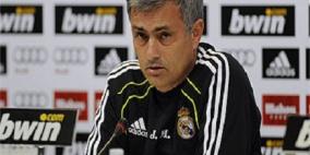 مورينيو ساخراً: مستقبلي معلق بالمباراة 101