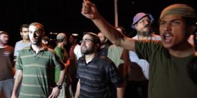 مستوطنون يضرمون النيران في أراضي المواطنين غرب رام الله