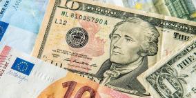 الدولار يتعافى من أدنى مستوى في أسبوعين