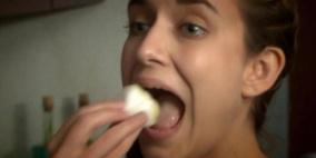 عارضات الأزياء يلتهمن القطن حفاظاً على رشاقتهن