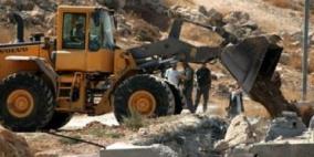 الاحتلال يخطر بهدم بئري مياه شرق يطا