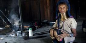 خواتم رقبة "المرأة الزرافة" تجعلها الأجمل في بورما