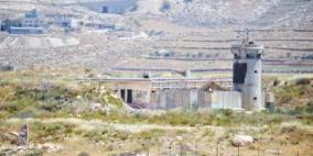 مستوطنون يشرعون ببناء بؤرة استيطانية في قرية المغير