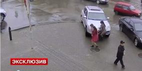 فيديو: روسية تدهس فتاتين في حادث مروع وغريب