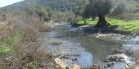 مستوطنون يضخون المياه العادمة إلى أراضي جنوب بيت لحم