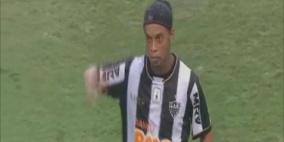 رونالدينهو ينذر منافسيه.. بـ"هدفين" !