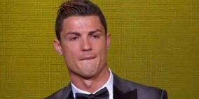 رونالدو يتوج بالكرة الذهبية لعام 2013