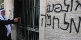 شعارات عنصرية على جدران مسجد 'امريش' جنوب الخليل