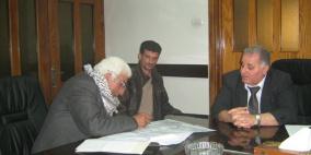 رئيس بلدية طولكرم يشارك المواطنين همومهم ويتابع قضاياهم العالقة