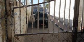 جيش الاحتلال يعتدي على مدرسة طارق بن زياد بالخليل