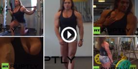 فيديو: روسية تتحدى الرجال بقوة عضلاتها