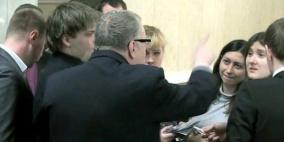 فيديو.. زعيم روسي يأمر مساعديه باغتصاب صحافية حامل