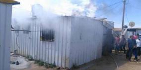 غزة: نجاة عائلة من حريق نشب بأحد كرفانات بيت حانون