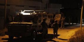 اعتقالات ومداهمة منازل في الخليل