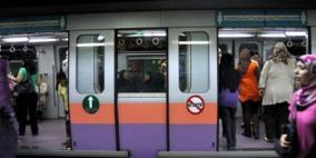 خناقة نسائية بالمترو بسبب "تسلم الأيادي"