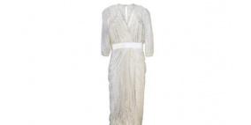 فستان للأميرة ديانا واستقالة تشرشل.. في مزاد علني