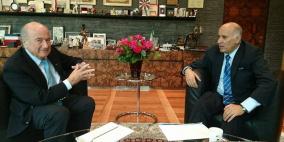 اللواء الرجوب يقدم لبلاتر ملفاً عن الجرائم الإسرائيلية بحق الرياضة الفلسطينية