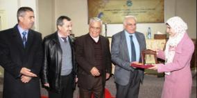 'القدس المفتوحة' تحتفل بتوقيع ديوان 'همس الياقوت' للطالبة أبو صلاح