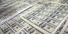 الدولار يرتفع بعد تصريحات تتعلق برفع الفائدة