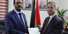 وزير الصحة يسلم تقرير لجنة التحقيق بوفاة مواطنة للنائب العام