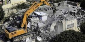 جرافات الاحتلال تهدم منزلا وتدمر منشآت وطرقا زراعية جنوب نابلس